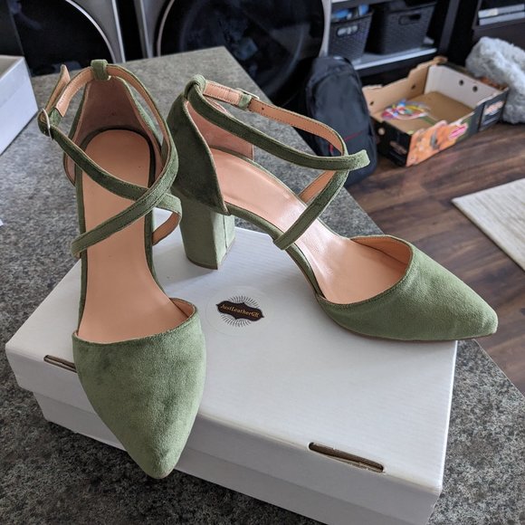 Green Velvet Wedding Heels - Bridal shoes, block heels, green velvet heels - Picture 1 of 8